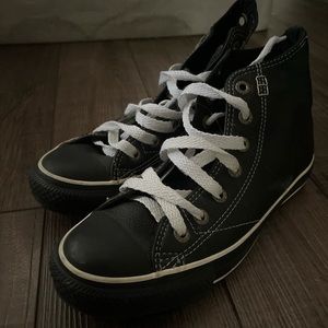 Like new black leather high top converse